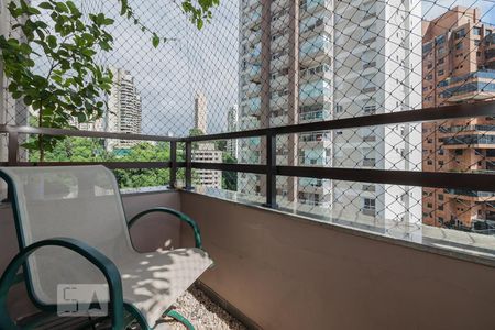 Apartamento à venda com 200m², 3 quartos e 4 vagasVaranda quarto suíte 1