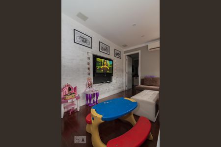 Sala de TV de apartamento à venda com 3 quartos, 200m² em Jardim Fonte do Morumbi, São Paulo