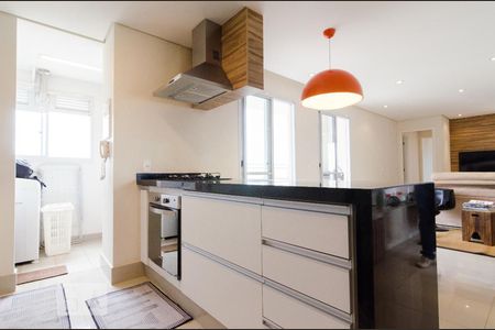 Cozinha de apartamento à venda com 2 quartos, 80m² em Mansões Santo Antônio, Campinas