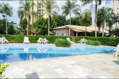 Apartamento para alugar com 80m², 2 quartos e 2 vagasDependências do prédio - piscina