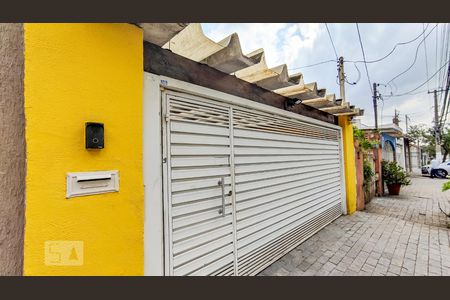 Casa à venda com 165m², 3 quartos e 2 vagas Casa à venda com 165m², 3 quartos e 2 vagasFachada