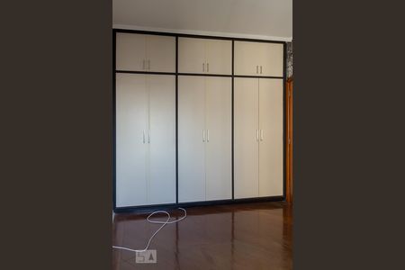 Apartamento à venda com 200m², 4 quartos e 2 vagasQuarto 3 - Armários