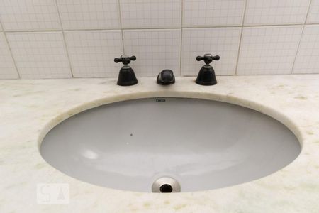 Apartamento à venda com 69m², 1 quarto e 1 vaga Apartamento à venda com 69m², 1 quarto e 1 vagaDetalhe do Banheiro da Suíte