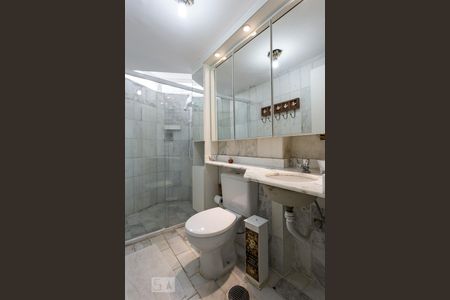 Banheiro da suíte de apartamento à venda com 2 quartos, 98m² em Vila Nova Conceição, São Paulo