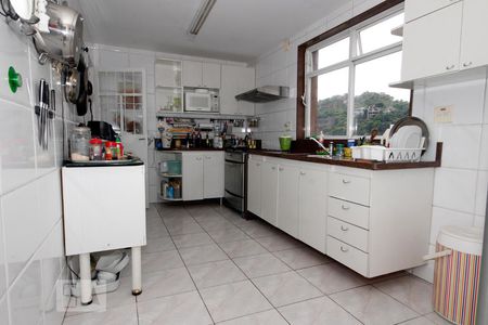 Casa à venda com 203m², 2 quartos e 2 vagasCozinha.