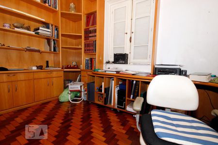 Casa à venda com 203m², 2 quartos e 2 vagasEscritório.