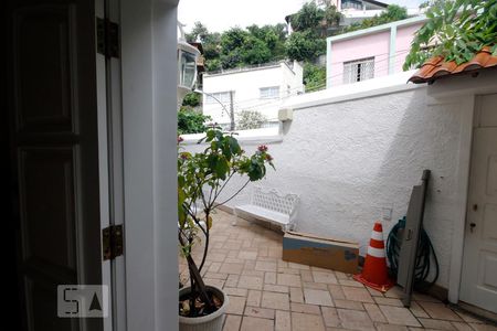 Casa à venda com 203m², 2 quartos e 2 vagasÁrea Externa Frente.