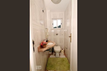 Casa à venda com 203m², 2 quartos e 2 vagasLavabo.