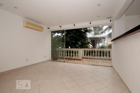 Casa à venda com 203m², 2 quartos e 2 vagasLoft.