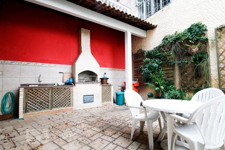 Casa à venda com 203m², 2 quartos e 2 vagasChurrasqueira.