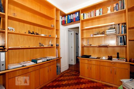 Casa à venda com 203m², 2 quartos e 2 vagasEscritório.