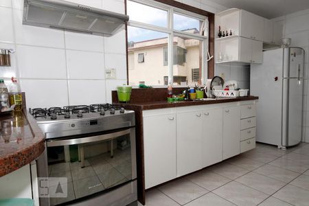 Casa à venda com 203m², 2 quartos e 2 vagasCozinha.