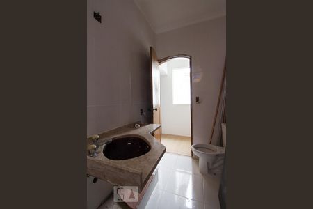 Casa à venda com 200m², 3 quartos e 2 vagasBanheiro quarto 2