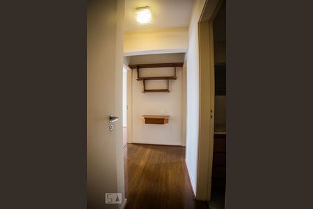 Corredor de apartamento para alugar com 3 quartos, 110m² em Vila Ipojuca, São Paulo