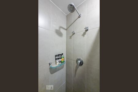 Banheiro de kitnet/studio para alugar com 1 quarto, 33m² em Perdizes, São Paulo