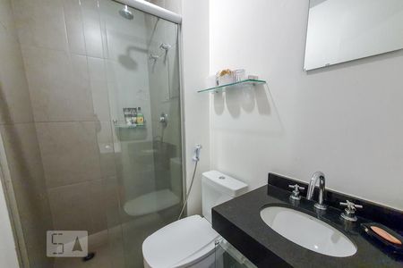 Banheiro de kitnet/studio para alugar com 1 quarto, 33m² em Perdizes, São Paulo