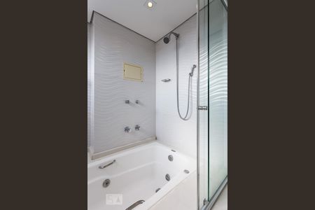 Apartamento para alugar com 184m², 3 quartos e 3 vagas Apartamento para alugar com 184m², 3 quartos e 3 vagasBanheiro da suíte 3