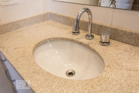 Apartamento para alugar com 184m², 3 quartos e 3 vagas Apartamento para alugar com 184m², 3 quartos e 3 vagasBanheiro da suíte 1