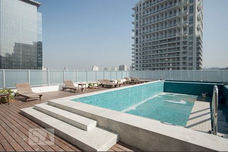 Studio à venda com 33m², 1 quarto e 1 vagaPiscina