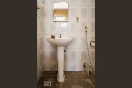 Banheiro de apartamento à venda com 1 quarto, 56m² em Centro, Campinas