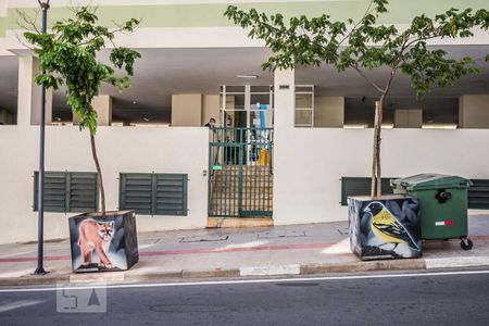 Apartamento à venda com 56m², 1 quarto e sem vaga Apartamento à venda com 56m², 1 quarto e sem vagaFachada