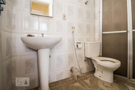 Banheiro de apartamento à venda com 1 quarto, 56m² em Centro, Campinas