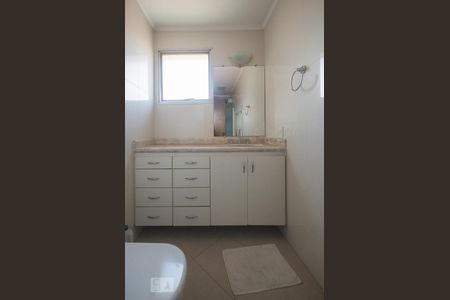 Apartamento para alugar com 90m², 2 quartos e 2 vagas Apartamento para alugar com 90m², 2 quartos e 2 vagasBanheiro