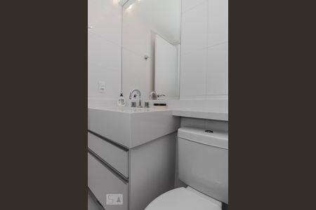 Banheiro de apartamento para alugar com 1 quarto, 40m² em Várzea da Barra Funda, São Paulo