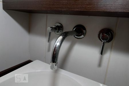 Apartamento à venda com 90m², 2 quartos e 1 vaga Apartamento à venda com 90m², 2 quartos e 1 vagaTorneira Banheiro Social.