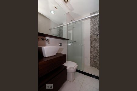 Apartamento à venda com 90m², 2 quartos e 1 vaga Apartamento à venda com 90m², 2 quartos e 1 vagaBanheiro Social.