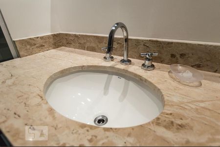 Banheiro de apartamento à venda com 2 quartos, 60m² em Jardim Leonor, São Paulo