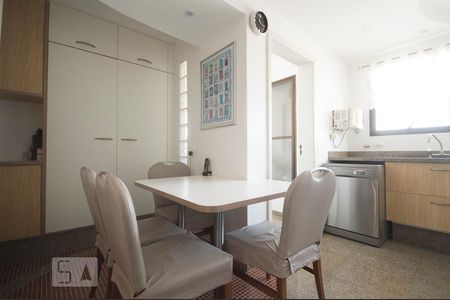 Apartamento à venda com 348m², 4 quartos e 3 vagasCozinha