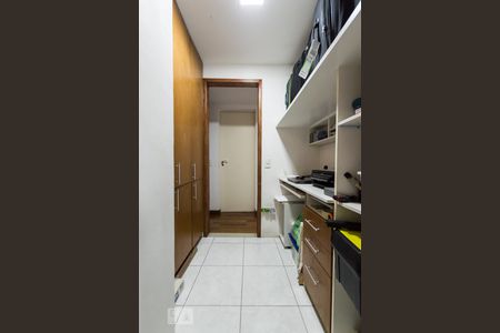Apartamento à venda com 110m², 3 quartos e 2 vagas Apartamento à venda com 110m², 3 quartos e 2 vagasQuarto de serviço com acesso ao corredor