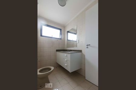 Banheiro de apartamento para alugar com 2 quartos, 60m² em Vila Romero, São Paulo