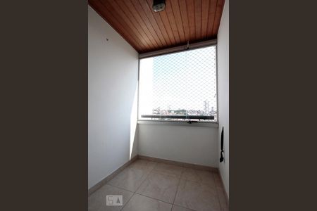 Apartamento à venda com 76m², 3 quartos e 2 vagasVaranda