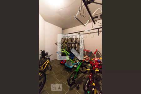 Apartamento à venda com 188m², 3 quartos e 3 vagas Apartamento à venda com 188m², 3 quartos e 3 vagasBicicletário