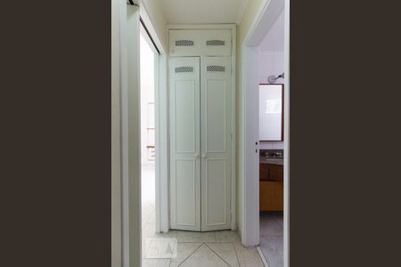 Corredor de apartamento para alugar com 2 quartos, 68m² em Jardim Paulista, São Paulo