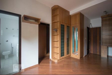 Casa à venda com 300m², 5 quartos e 5 vagasSuíte 02
