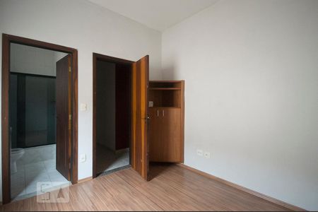 Casa à venda com 300m², 5 quartos e 5 vagasSuíte 01