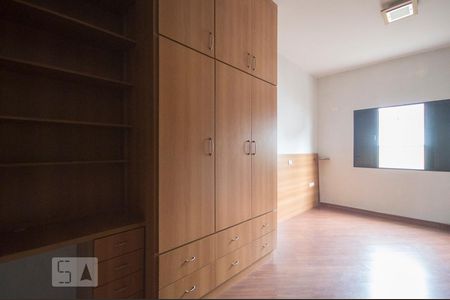 Casa à venda com 300m², 5 quartos e 5 vagasSuíte 02
