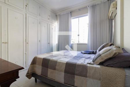 Quarto 1 de apartamento à venda com 2 quartos, 70m² em Copacabana, Rio de Janeiro