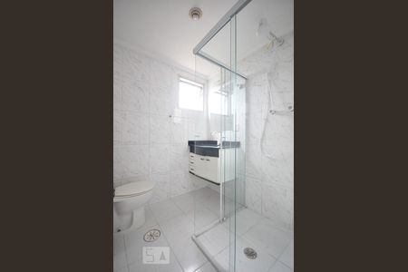 banheiro de apartamento para alugar com 1 quarto, 48m² em Vila Suzana, São Paulo