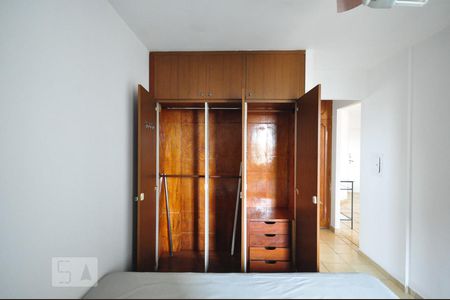 armário do quarto  de apartamento para alugar com 1 quarto, 48m² em Vila Suzana, São Paulo