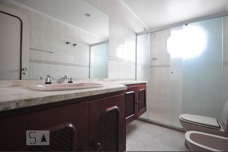 banheiro de apartamento para alugar com 3 quartos, 240m² em Morumbi, São Paulo