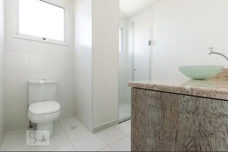 Apartamento à venda com 81m², 2 quartos e 2 vagasBanheiro da suíte