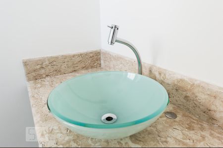 Apartamento à venda com 81m², 2 quartos e 2 vagasBanheiro da suíte