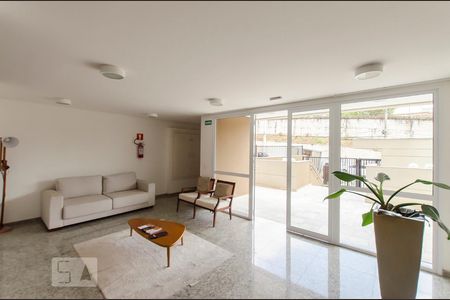 Apartamento à venda com 81m², 2 quartos e 2 vagasHall social