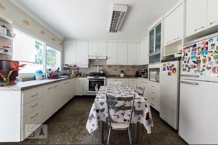 Casa de condomínio para alugar com 495m², 4 quartos e 4 vagasCozinha