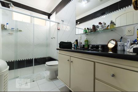 Casa de condomínio para alugar com 495m², 4 quartos e 4 vagasBanheiro da suíte 2