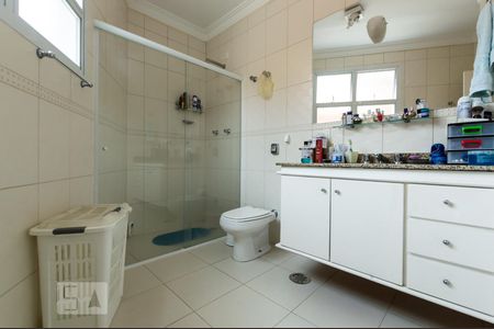 Casa de condomínio para alugar com 495m², 4 quartos e 4 vagasBanheiro da suíte 3